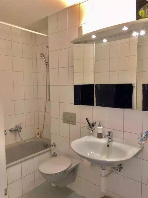 Ganze Mit Balkon,schoene Aussicht,kueche,bad,wifi